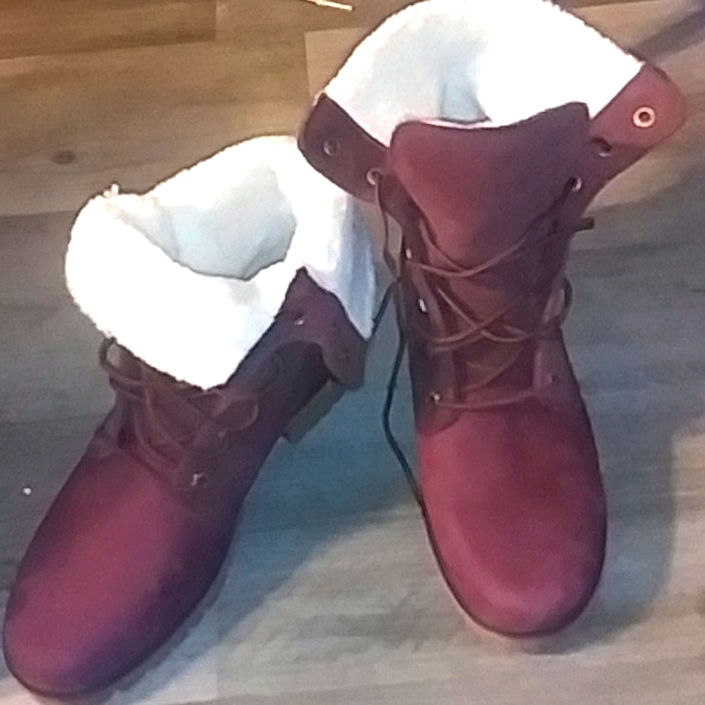 Maroon Tims